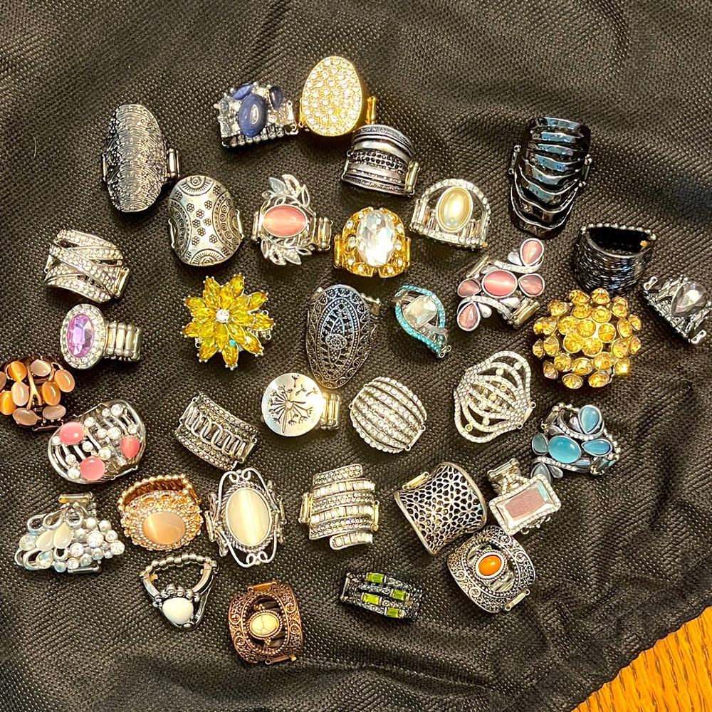 Lot of 35 stretch rings